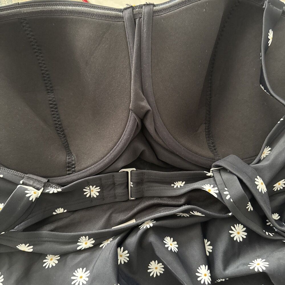 Old Navy Plus Size 3X One Piece Swimsuit Black White Floral Ruched Tummy Control - Picture 9 of 16